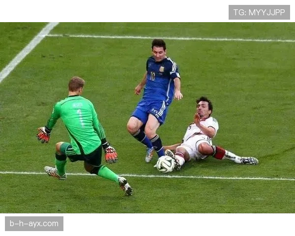 门将接队友回传为何算犯规？规则拆解