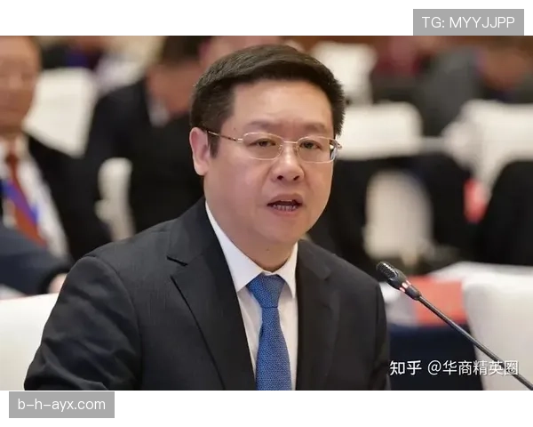 吴向东平时低调训练场上秒变土豪,穿着秒杀隔壁富豪圈了! 吴向东平时低调训练场上秒变土豪,穿着秒杀隔壁富豪圈了!